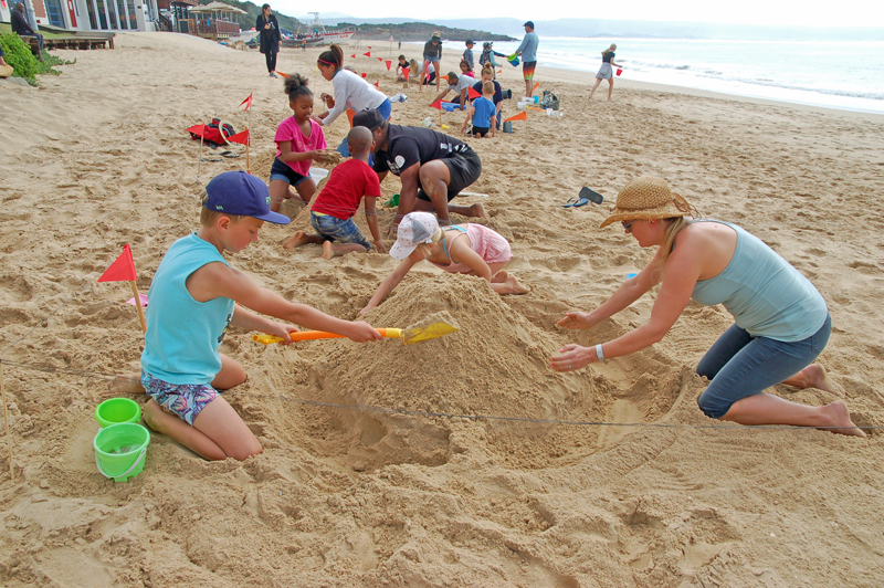 Bitou 10 Foundation Sandcastle Competition – great fun on Spring Day! 